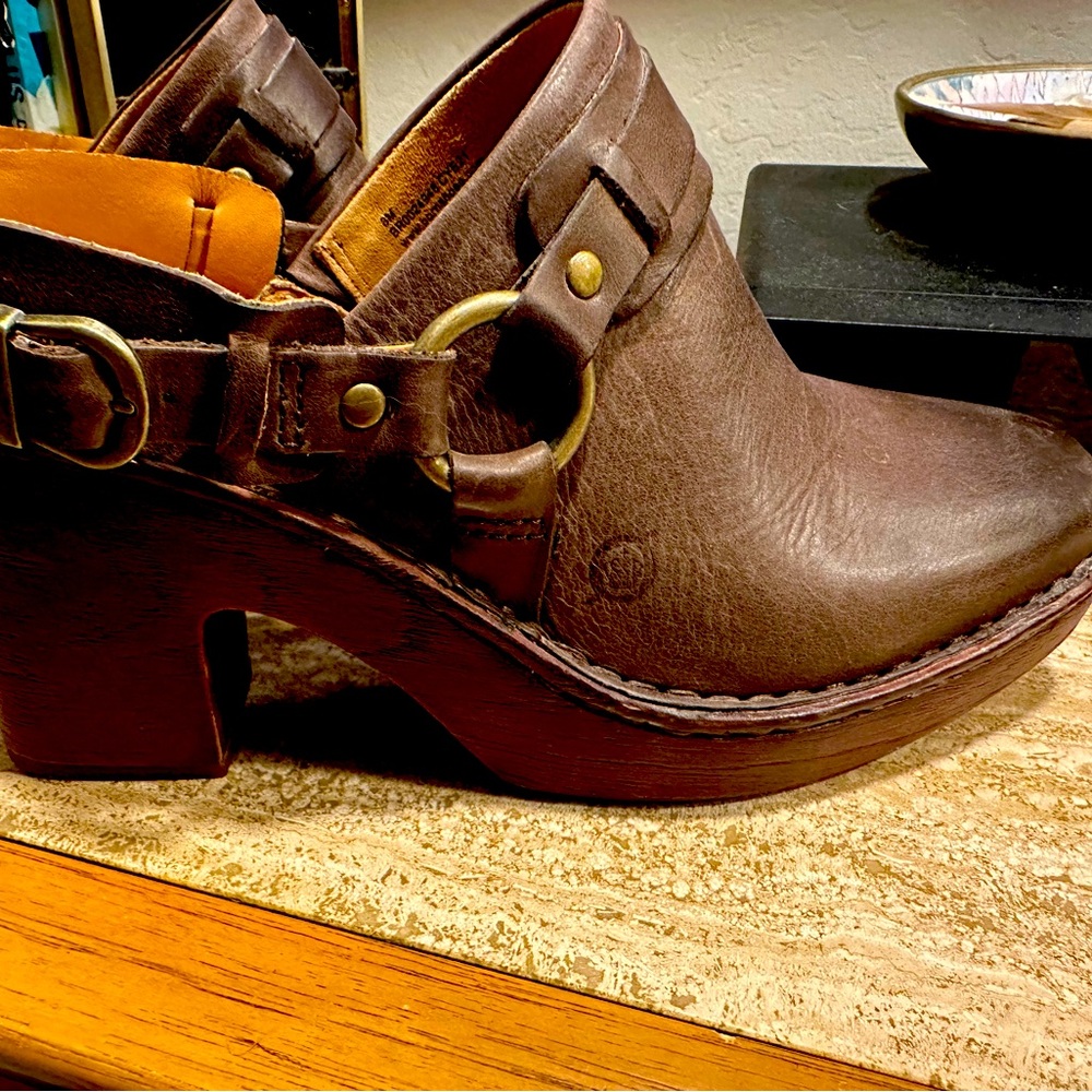 Born clogs. Women’s size 8.